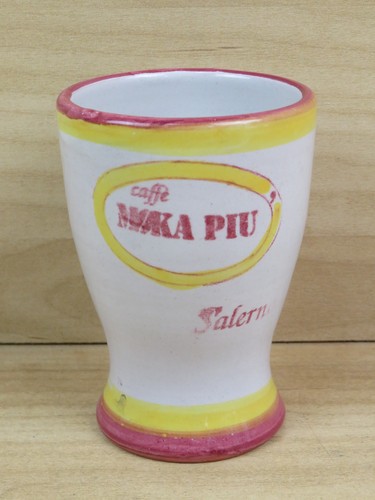 Vecchio bicchiere ceramica - in,
