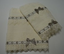 SET ASCIUGAMANI SPUGNA E PIZZO