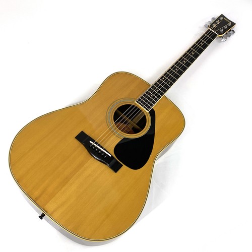 Chitarra acustica naturale