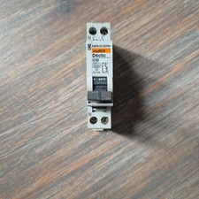 DISJONCTEUR MERLIN GERIN