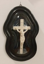 ANTICO QUADRO BOMBATO con altorilievo in gesso - GESU' in CROCE - EX VOTO