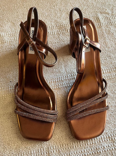 Scarpe sandali con tacco medio