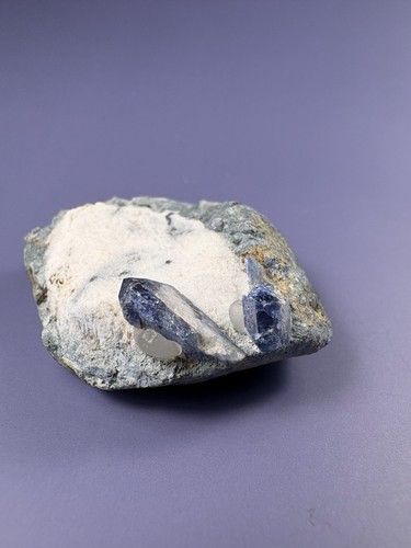 Benitoite natrolite - benitoite,,