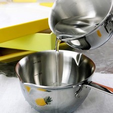 Piccola casseruola, burro e