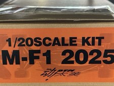 Include cinture di sicurezza