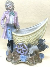 STATUINA IN PORCELLANA BISQUIT LIBERTY CENTROTAVOLA CON CANESTRO AD INTRECCIO