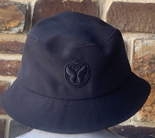 Cappello a secchiello ricamato