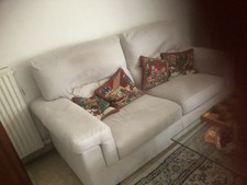 Coppia di divani bianchi