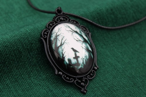 Collana cimitero corvo corvo