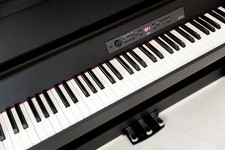 Nuovo pianoforte digitale Korg