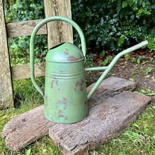 Annaffiatoio in latta, verde