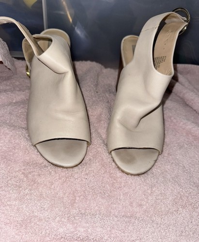 Scarpa beige punta aperta