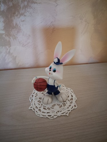Vecchia statuetta coniglietto