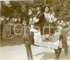 1930 DORGALI (NUORO) Coppia di contadini a cavallo con costume di festa *FOTO