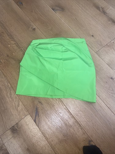 Nuova minigonna corta verde
