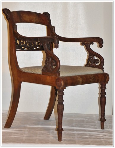 Poltrona con braccioli - , in