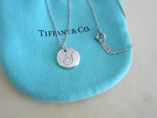 Collana con ciondolo tondo