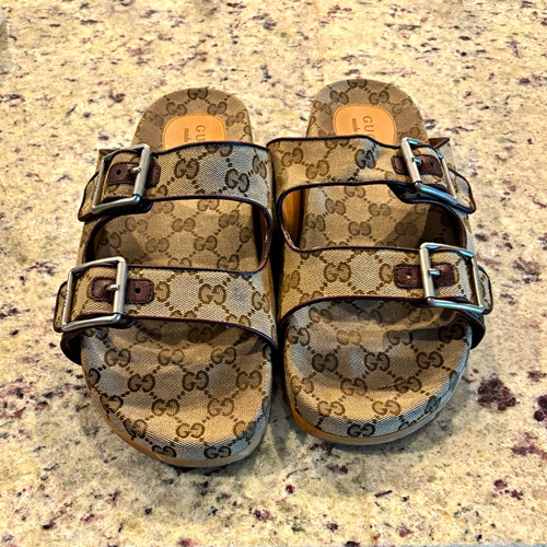 Gucci logo slide - gucci,