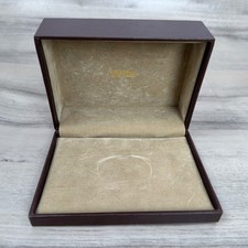 Scatola per orologio Vetta vintage in legno vuota.