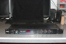 Yamaha REV100 Digital Reverberator Stereo Reverb Processore Multieffetto Come Nuovo