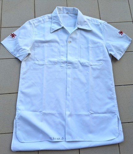 Camicia pantaloni bianchi