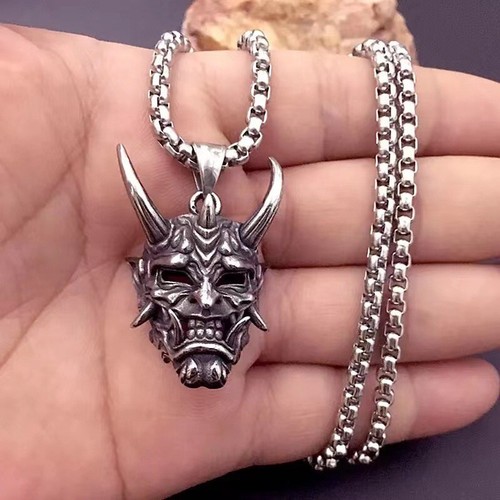 Collana con ciondolo maschera
