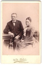 Fotografia Wilh. Pöllot, Darmstadt, Hillstraße 59, una coppia elegante in adret 