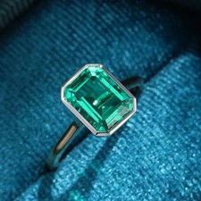 Anello con diamanti smeraldo