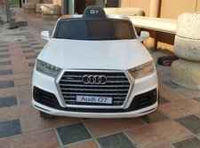 Auto elettrica per bambini AUDI Q7 licenza ufficiale AUDI con telecomando