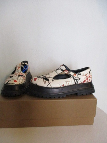 Scarpe nuove con scatola
