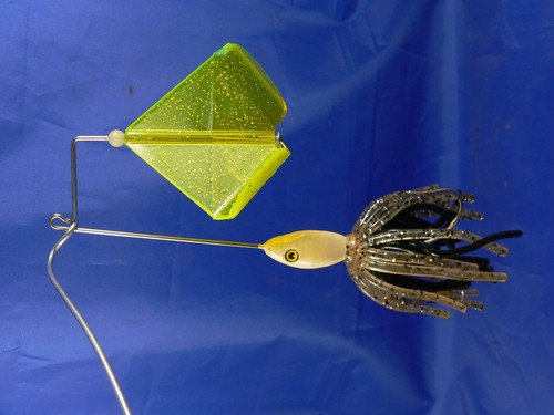 Buzz bait elica 4 - 4, pale