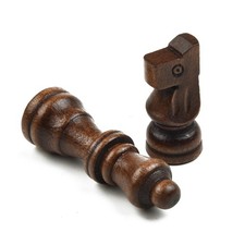 Pièces d'échecs en bois de
