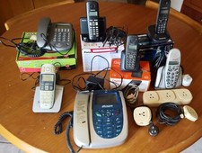 Lotto di 7 telefoni , 5 cordless e 2 fissi