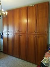 Armadio 12 ante, da terra a soffitto,intera parete. In legno,cassetti scorrevoli