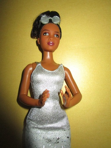B2357 barbie bruna posa - barbie,