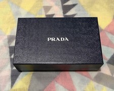Confezione regalo Prada blu navy scritta oro misura media 9,5" x 5,75"