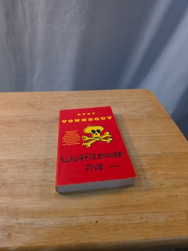 Slaughterhouse five kurt - slaughterhouse-five, by