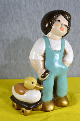 Figurina ceramica ragazzo - ceramica,