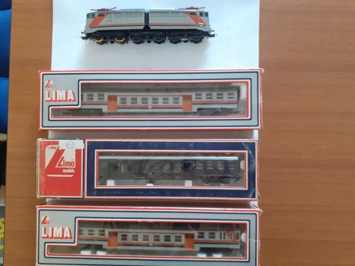 Lima treno navetta con vetture