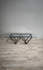 84586 Tavolino da salotto con base in ferro e piano in cristallo