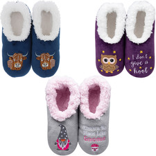 Pantofole da donna Snoozies Pairables disegni ricamati morbido pile sherpa UK3-9