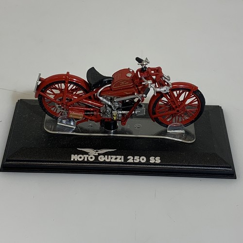 Modellino rosso moto guzzi - guzzi, 250
