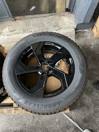 Goodyear 215 65r17 - 215/,