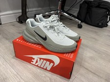 Nuove scarpe da ginnastica