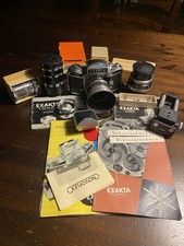 Vecchia fotocamera reflex Exakta Varex VXIIa con Tessar 2,8/50 Travenar 135 Flektogon 35