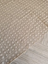 Copriletto antico ricamato in