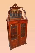 Vetrina con alzatina a