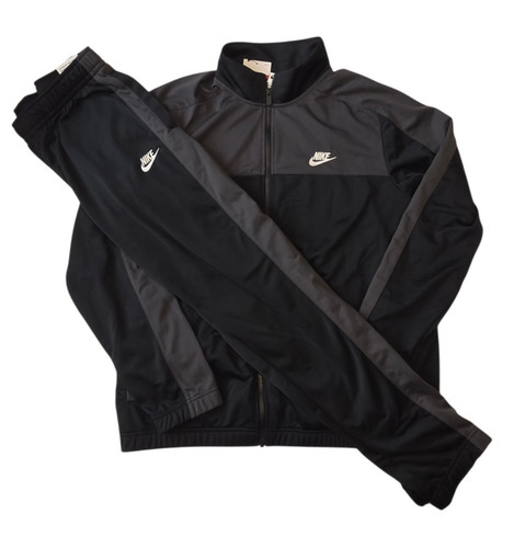 Nike sportswear essentials - nike,