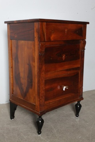 Antico comodone credenzino