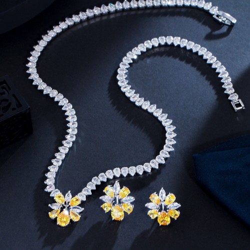 Orecchini pendenti fiore